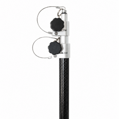Teleskopisk GNSS/GPS-roverstang i karbon og aluminium, 1,60–3,65 m. Med 5/8" gjenge, libelle, faste låsehøyder og futteral.