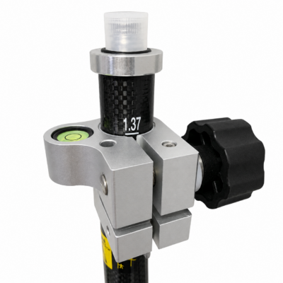 GNSS/GPS-roverstang teleskopisk 1,37–2,45 m i karbonfiber med 5/8 tomme toppgjenge, libelle og utskiftbar spiss.