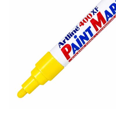 Artline 400XF permanent merkepenn med 2,3 mm rund spiss, tilgjengelig i blå, gul, hvit og sort farge.