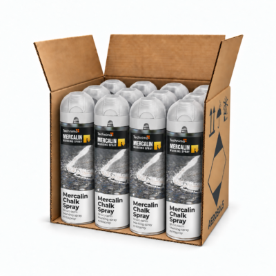 Technima Mercalin kalkspray for kortvarig og midlertidig merking på gress, betong, asfalt og grus, levert i kartong med 12 bokser.