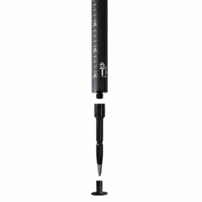 Prisme- og GNSS-stang i karbonfiber, teleskopisk fra 1,34 til 2,20 meter, tilsvarende Leica GLS51 med sirkulær libelle og AP20-kompatibelt grensesnitt.