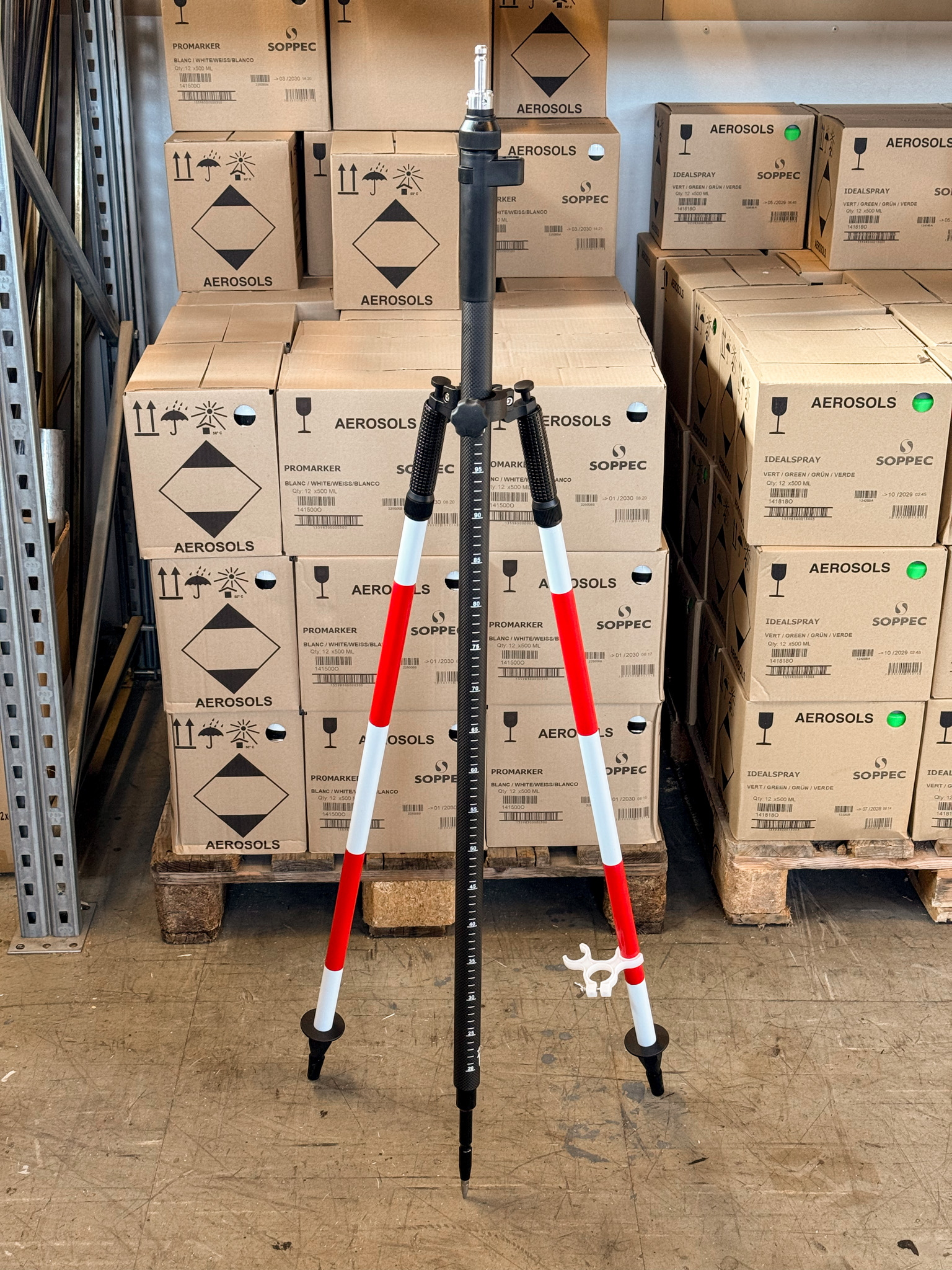 Teleskopisk karbonfiberstang for prisme og GNSS, med snaplås, sirkulær boble og justerbar høyde, tilsvarende Leica GLS51, Evensen AS.