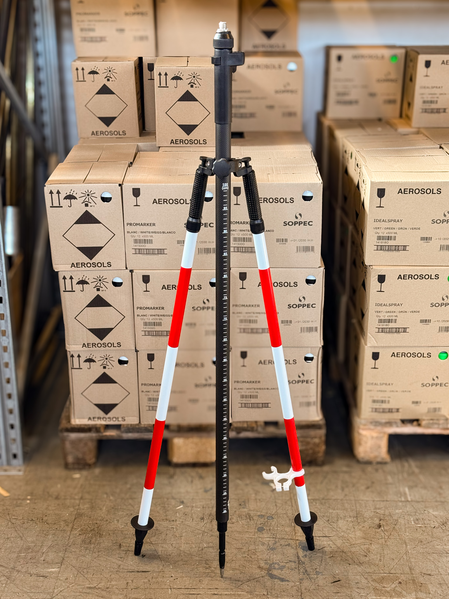 Teleskopisk karbonfiberstang for prisme og GNSS 5/8" toppgjenge, med snaplås, sirkulær boble og justerbar høyde, tilsvarende Leica GLS51, Evensen AS.