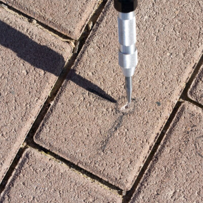 NESTLE PN-1 prismemarkør med senterspiss, libelle og prismeadapter for presis punktsetting nær bakken.