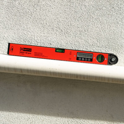 NESTLE DIGIT 50 pro digital vinkelmåler og helningsmåler med LCD-display og CNC-frest aluminium.