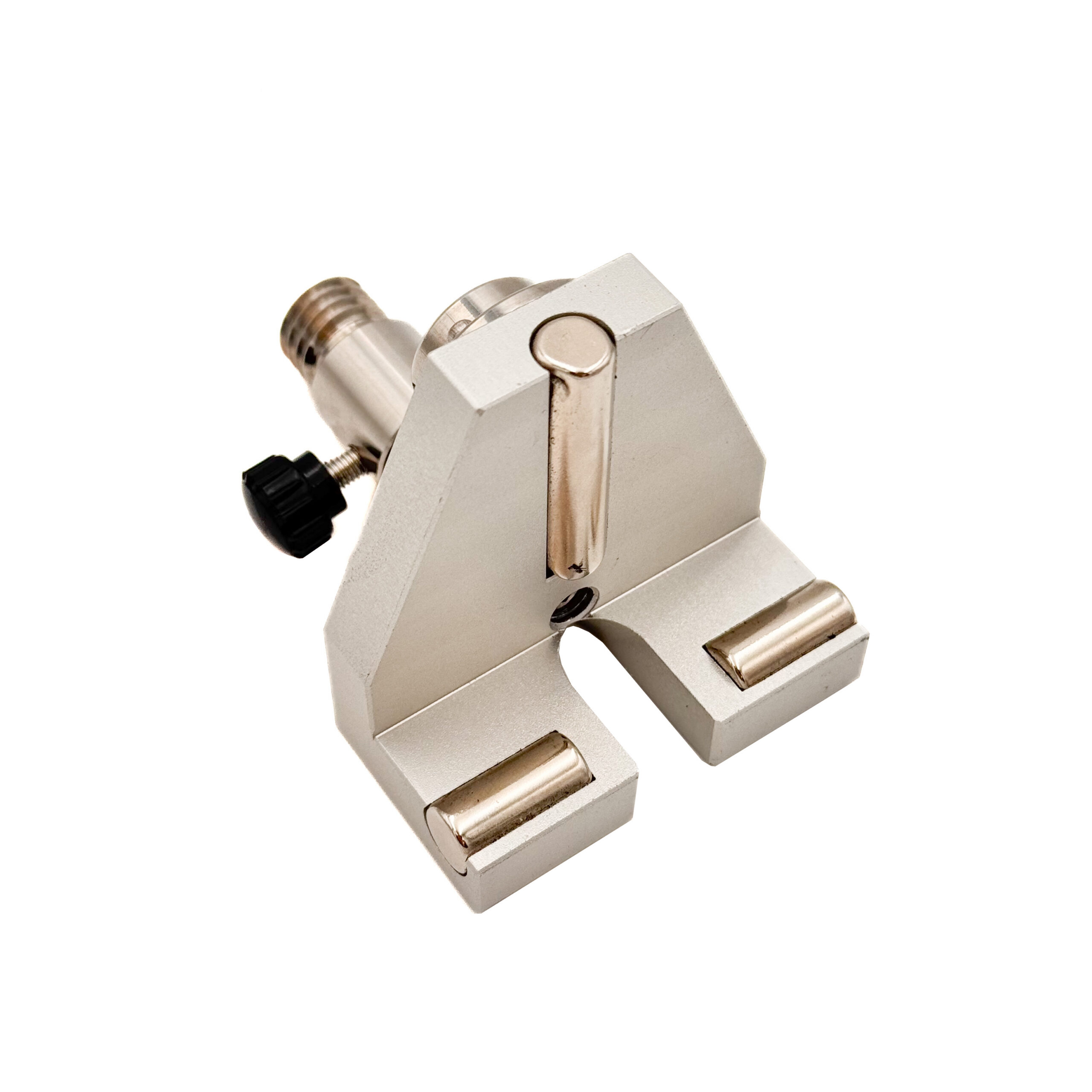 Magnetisk prismeadapter for jernbaneskinner med 5/8-gjenge, kraftige magneter og libelle for presis jernbanemåling.