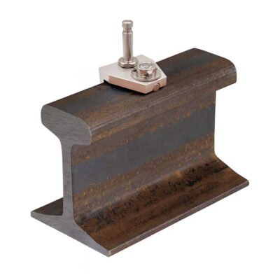 Magnetisk prismeadapter for jernbaneskinner med QL Leicatopp, kraftige magneter og libelle.