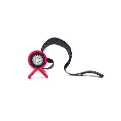 Stanglibelle i aluminium med borrelåsfeste brukt til oppretting av målestang.