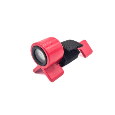 Stanglibelle i aluminium med borrelåsfeste brukt til oppretting av målestang.