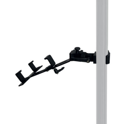 Brakett og stangfeste for målebok og nettbrett montert på GNSS-stang.