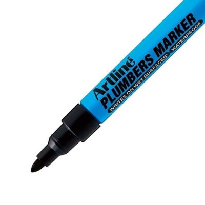 Artline Plumbers Marker permanent merkepenn med 1,5 mm rund spiss og vannfast blekk for merking på metall, plast og rør.