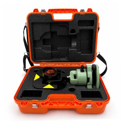 Komplett prismepakke med trefot tilsvarende Leica GDF321, kolbe med optisk lodd og rundprisme tilsvarende Leica GPR121 for landmåling og kontrollmålinger.